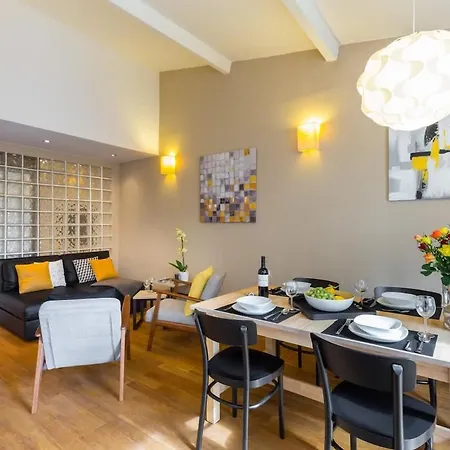 Elegant Riviera Retreat Steps To & Dining 滨海自由城