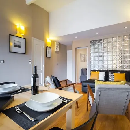 公寓 Elegant Riviera Retreat Steps To & Dining 滨海自由城