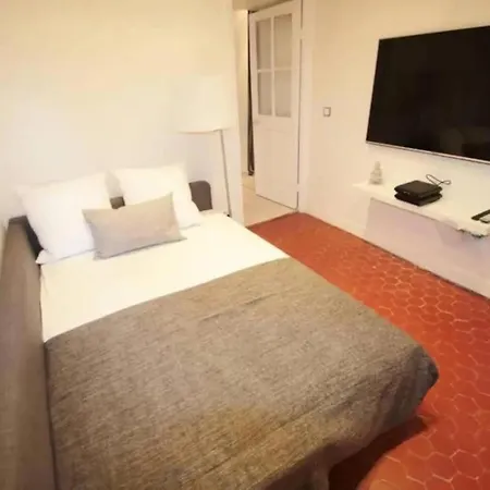 Elegant Riviera Retreat Steps To & Dining 滨海自由城